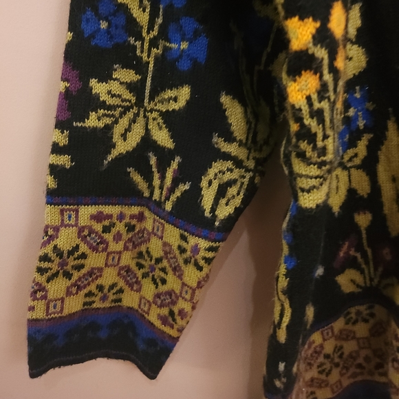 Vintage Nordic Style Floral Knit Sweater - Picture 7 of 16